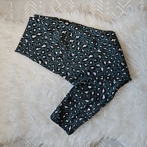 Fabletics High-Waisted Print Powerhold 7/8 Leggings Leopard Large
